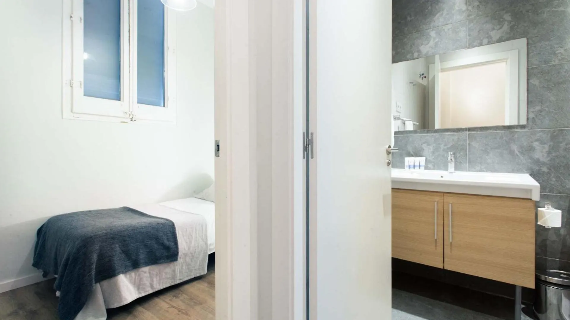 Centric 2Bedroom In Las Ramblas 3 1A Barcelona 0*,  Espanha